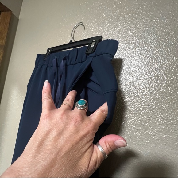 ✨LIKE NEW✨ Lululemon On the Fly 7/8 Pants Travel Gym Lightweight Activewear - Picture 10 of 13